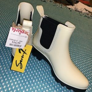 Shoes - ankle rain boots